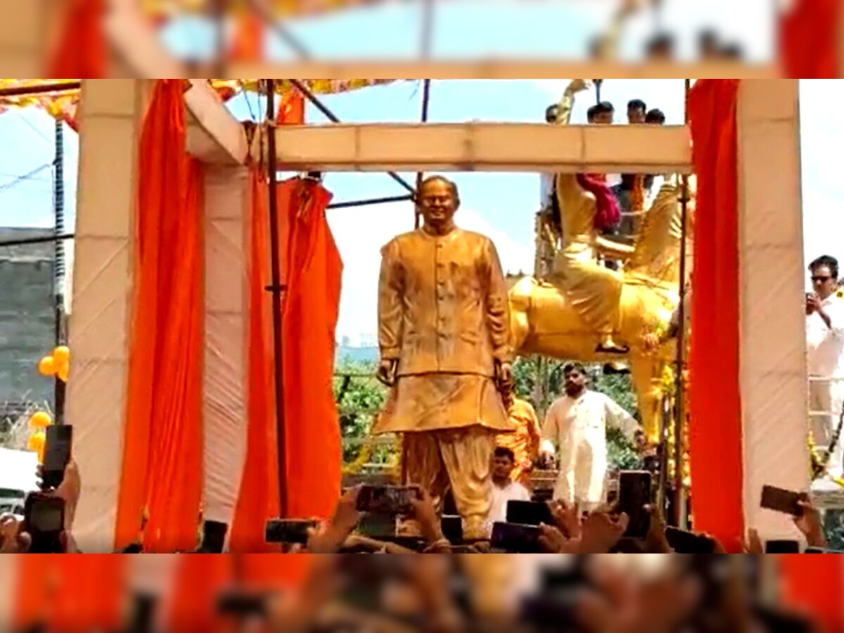 Aligarh: पूर्व मुख्यमंत्री स्वर्गीय कल्याण सिंह की मूर्ति का हुआ अनावरण,  CM योगी ने किया था ऐलान 