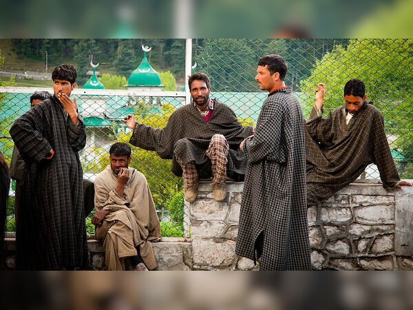 Pheran: इस पोशाक के बिना नहीं रह सकते कश्मीरी, इस्लाम से जुड़ी है ये रिवायत