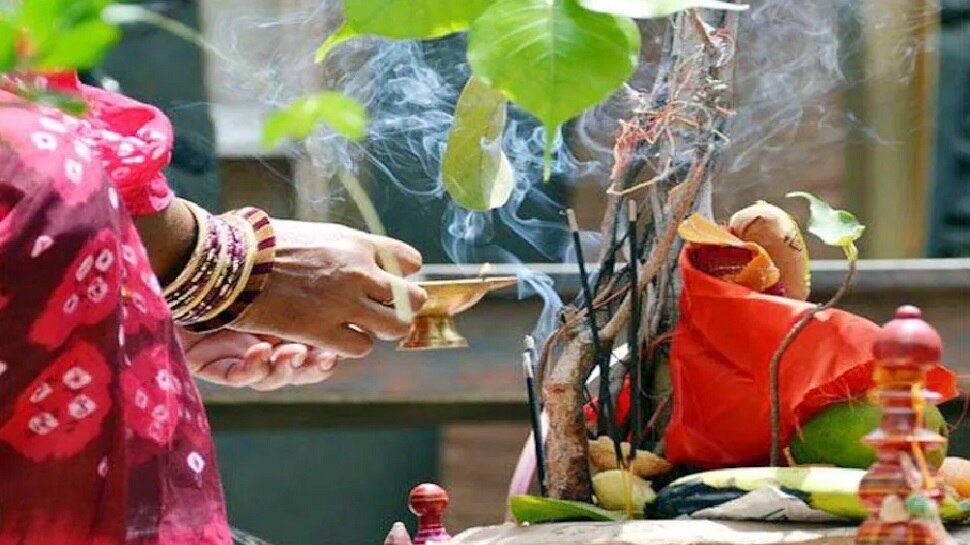 pitra dosh remedies how to get blessings your ancestors purvaj naaraz to  kare ye kaam shradh pind daan pcup | Pitra Dosh: अगर आपके साथ हो रही ये  घटनाएं तो समझें आपके