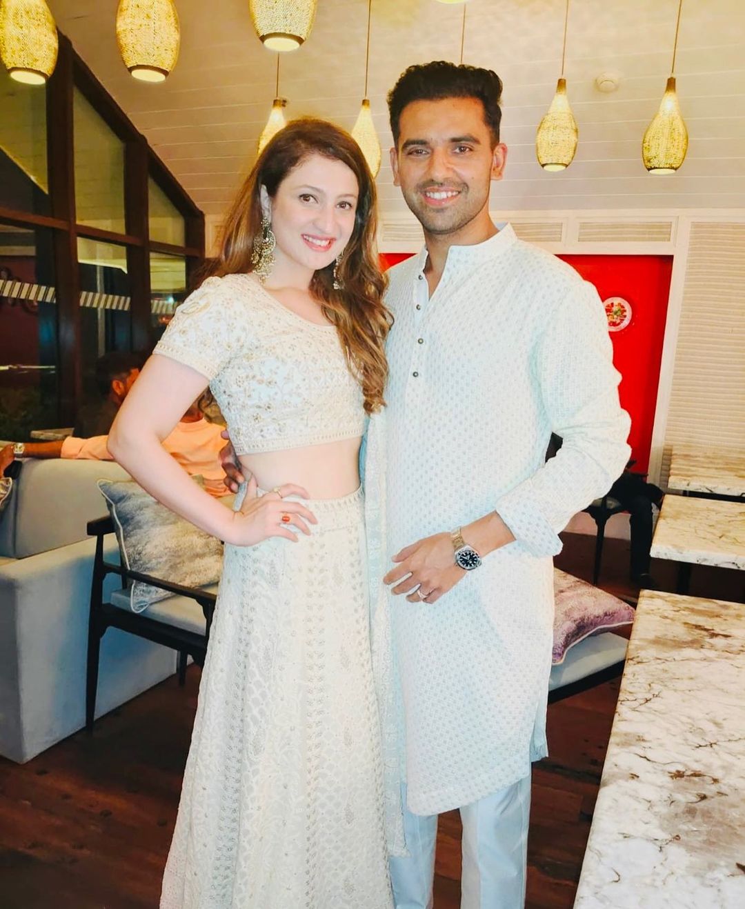 Deepak Chahar and his wife Jaya are very cute see their pictures before ...