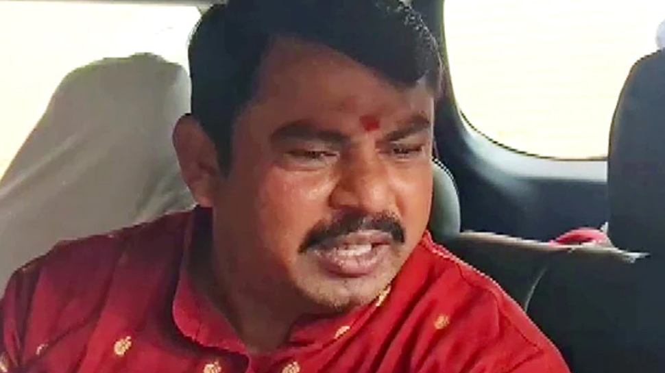 T Raja Arrested: पैगंबर मोहम्मद पर टिप्पणी करने वाले टी राजा फिर हुए गिरफ्तार; ओवैसी पर लगाए यह गंभीर आरोप T Raja Arrested: पैगंबर मोहम्मद पर टिप्पणी करने वाले टी राजा फिर हुए गिरफ्तार; ओवैसी पर लगाए यह गंभीर आरोप