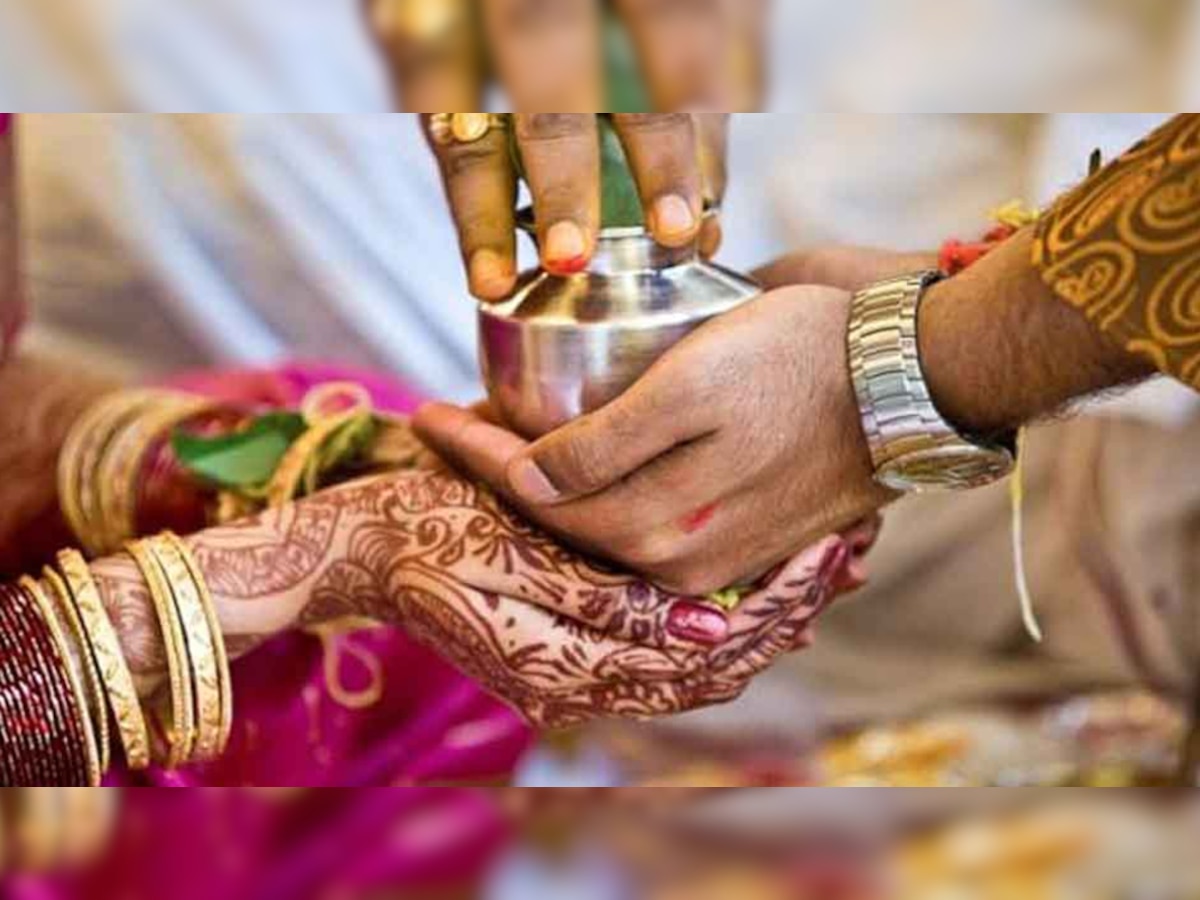 Vivah Ke Upay: लड़के या लड़की की शादी में आ रही अड़चन तो करें ये उपाय, मिलेगा मनचाहा पार्टनर