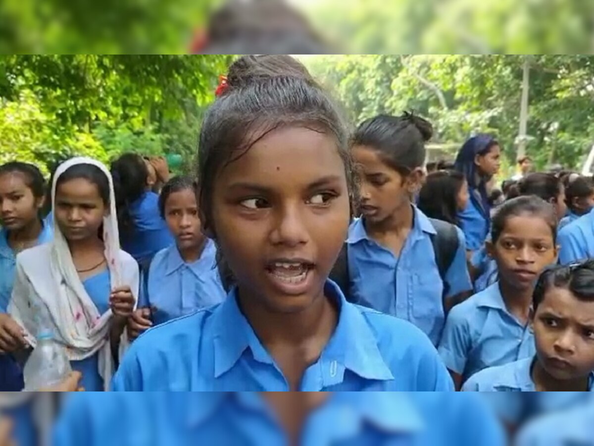 मध्याह्न भोजन नहीं मिलने से नाराज छात्र, स्कूल से बाहर सड़क पर उतरे, लगाया जाम 