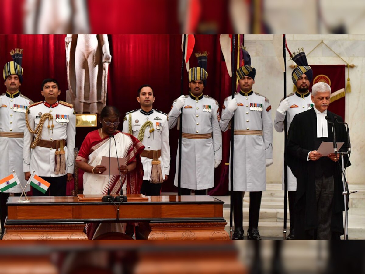 New Chief Justice: जस्टिस यू यू ललित बने देश के नए चीफ जस्टिस,राष्ट्रपति द्रौपदी मुर्मू ने दिलाई शपथ