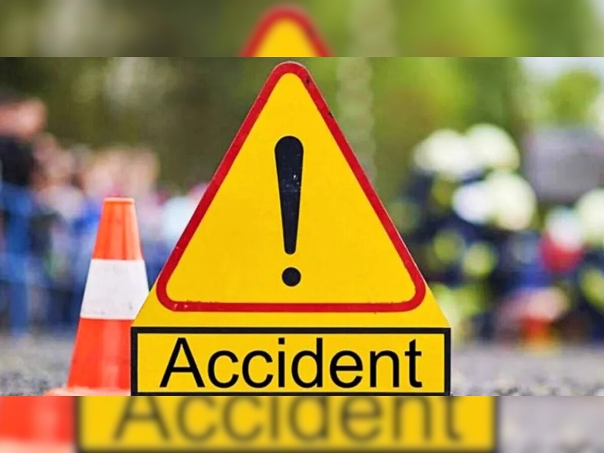 Azamgarh Accident: आजमगढ़ में भीषण सड़क हादसा, कार पलटने से 4 की मौत, 3 गंभीर रूप से घायल