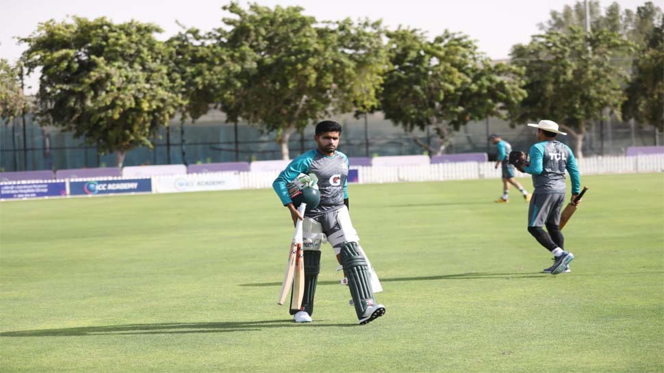 Asia Cup 2022: हाथों पर काली पट्टी बांध कर खेलेगी पाकिस्तानी टीम; जानें क्या है वजह Asia Cup 2022: हाथों पर काली पट्टी बांध कर खेलेगी पाकिस्तानी टीम; जानें क्या है वजह