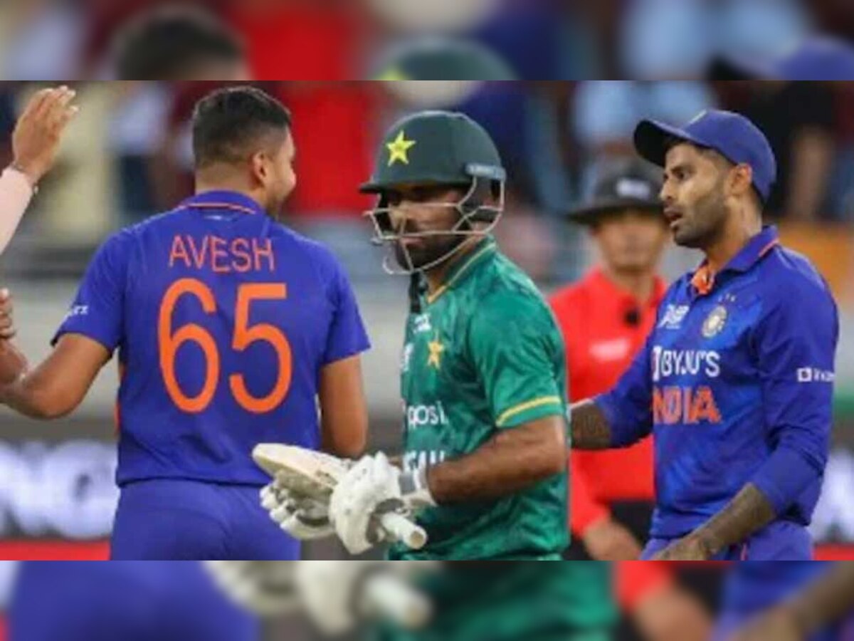 IND vs PAK: भारत के खिलाफ मैच में पाकिस्तानी बल्लेबाज ने किया ऐसा काम, हर तरफ हो रही तारीफ