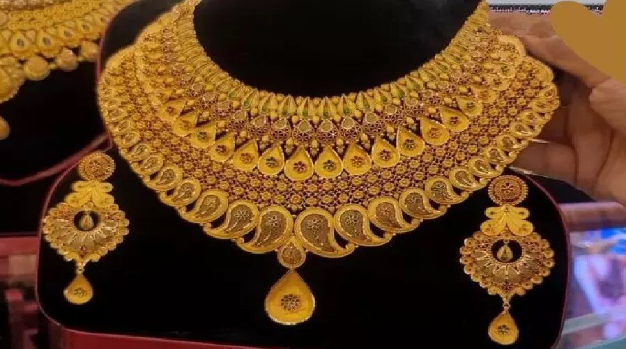 Gold Price 29 Aug: सर्राफा बाजार में सोना हुआ धड़ाम, 8200 रुपये गिरा गोल्ड का दाम