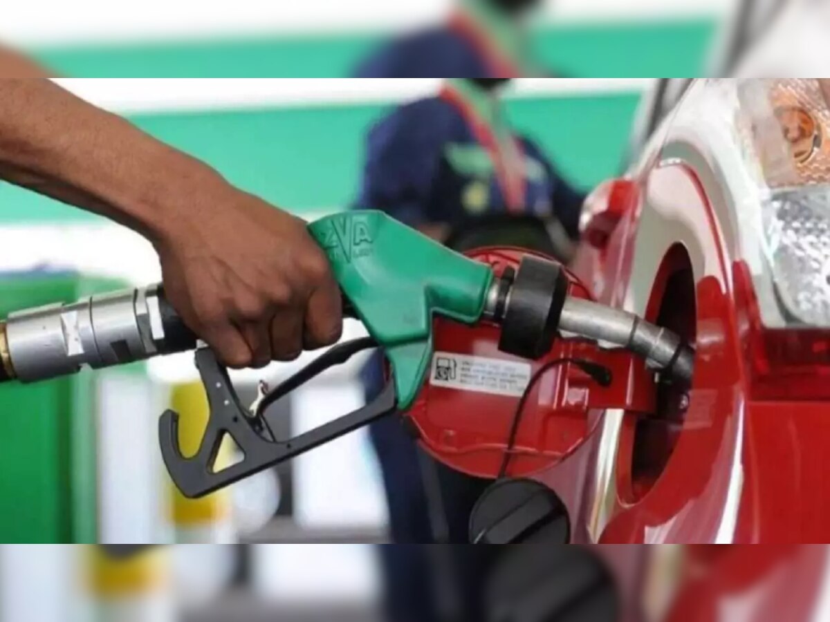 Wrong Fuel In Car: पेट्रोल कार में गलती से डीजल भरा जाए तो क्या होगा? जानकर घबरा जाएंगे आप!