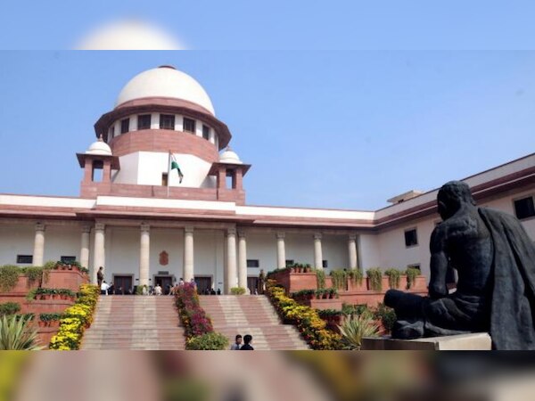 Karnataka Hijab मामले में Supreme Court का नोटिस, सुनवाई टालने की मांग पर याचिकाकर्ताओं को लगाई फटकार