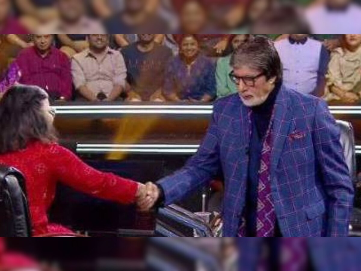 KBC 14: Chhattisgarh की कोमल के हाथ पकड़ने पर चीख पड़े  Amitabh Bachchan, देखते रह गए दर्शक