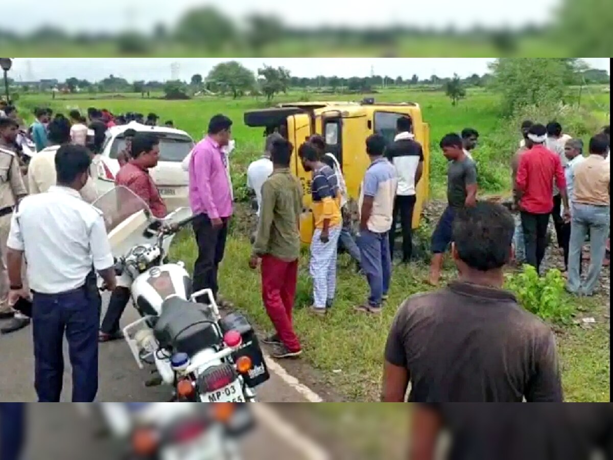 School Bus Accident: बच्चों से भरी स्कूल बस पलटी, मध्य प्रदेश के जबलपुर में हुई घटना