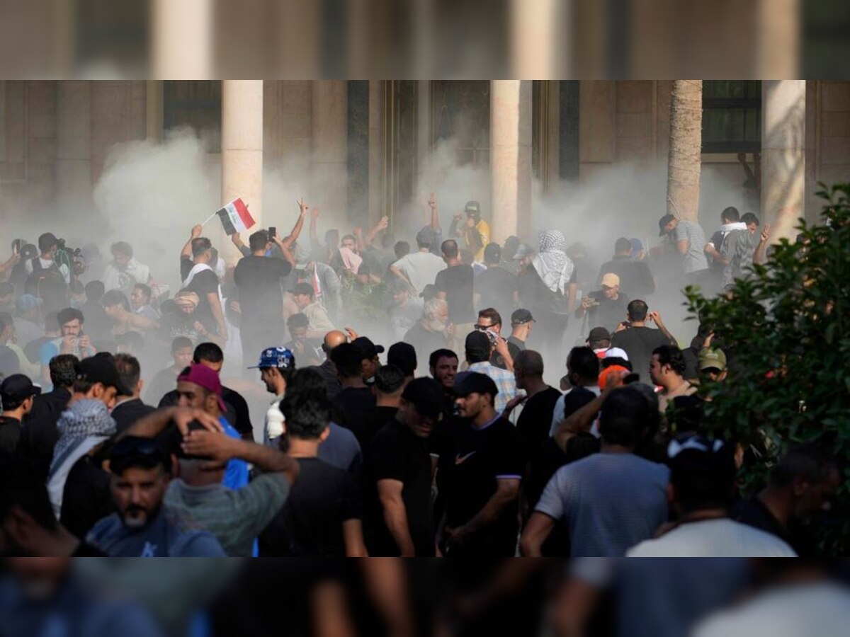 Iraq: अल-सदर के संन्यास पर बिगड़े हालात, 20 की मौत, राष्ट्रपति भवन में घुसी भीड़
