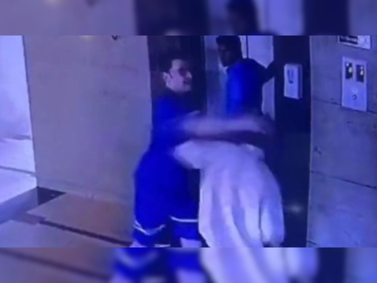 नोएडा के बाद गुरुग्राम में सुरक्षा गार्ड को युवक ने जड़े थप्पड़, वीडियो वायरल