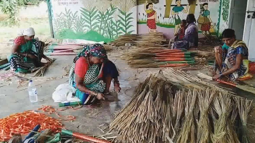 amazing mop making jhadu became source of for naranyanpur