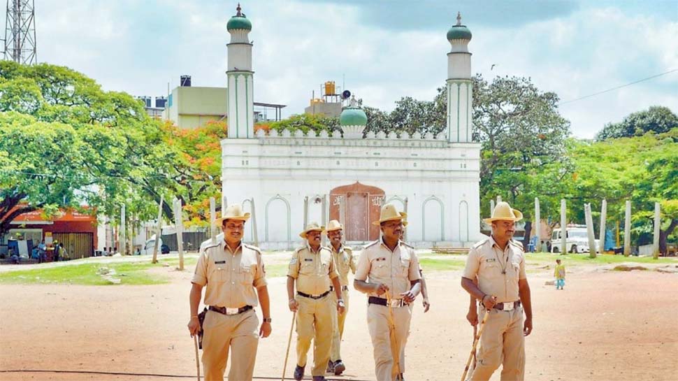 कर्नाटक के ‘ईदगाह मैदान’ में होगा गणेश उत्सव का आयोजन; सरकार ने दी मंजूरी कर्नाटक के ‘ईदगाह मैदान’ में होगा गणेश उत्सव का आयोजन; सरकार ने दी मंजूरी