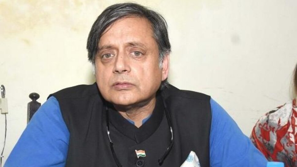 Congress President का चुनाव लड़ने की अटकलों के बीच Shashi Tharoor को BJP ने दी नसीहत, कहा- इससे सीखें सबक