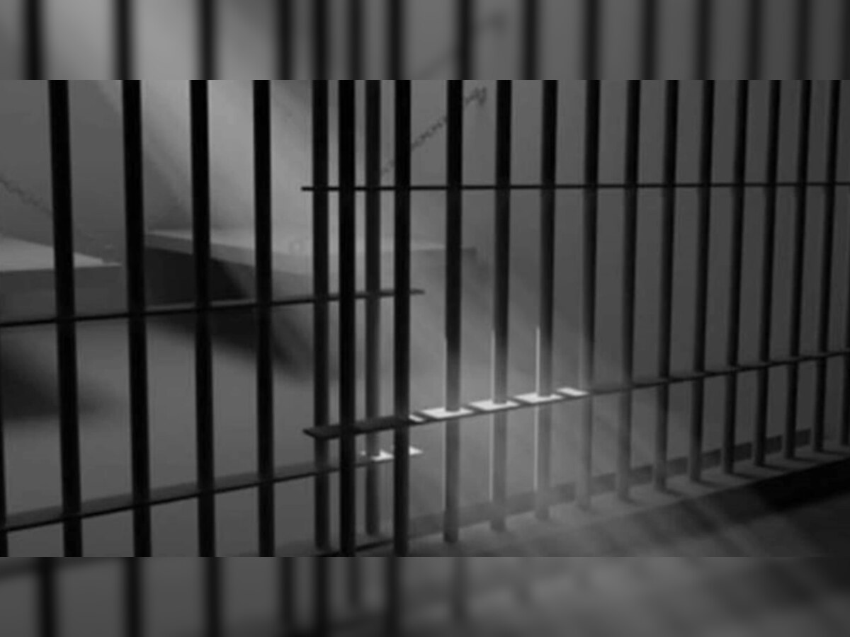 Crime News: बलात्कार के दोषी ने जेल में उठाया ऐसा खौफनाक कदम, जेल अधिकारियों के भी छूटे पसीने