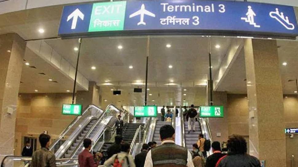लेडीज लहंगा बटन में छिपाकर ले जा रहा था 41 लाख रुपये की विदेशी मुद्रा, IGI Airport से गिरफ्तार 