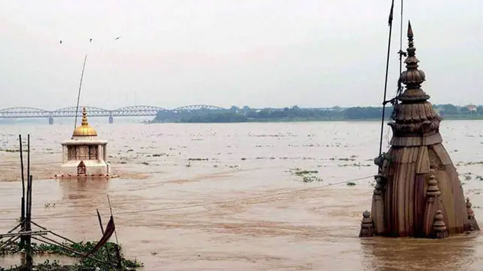 Flood Situation: पूर्वांचल में बाढ़ के हालात, वाराणसी के घरों में घुसा पानी; डूबे घाट