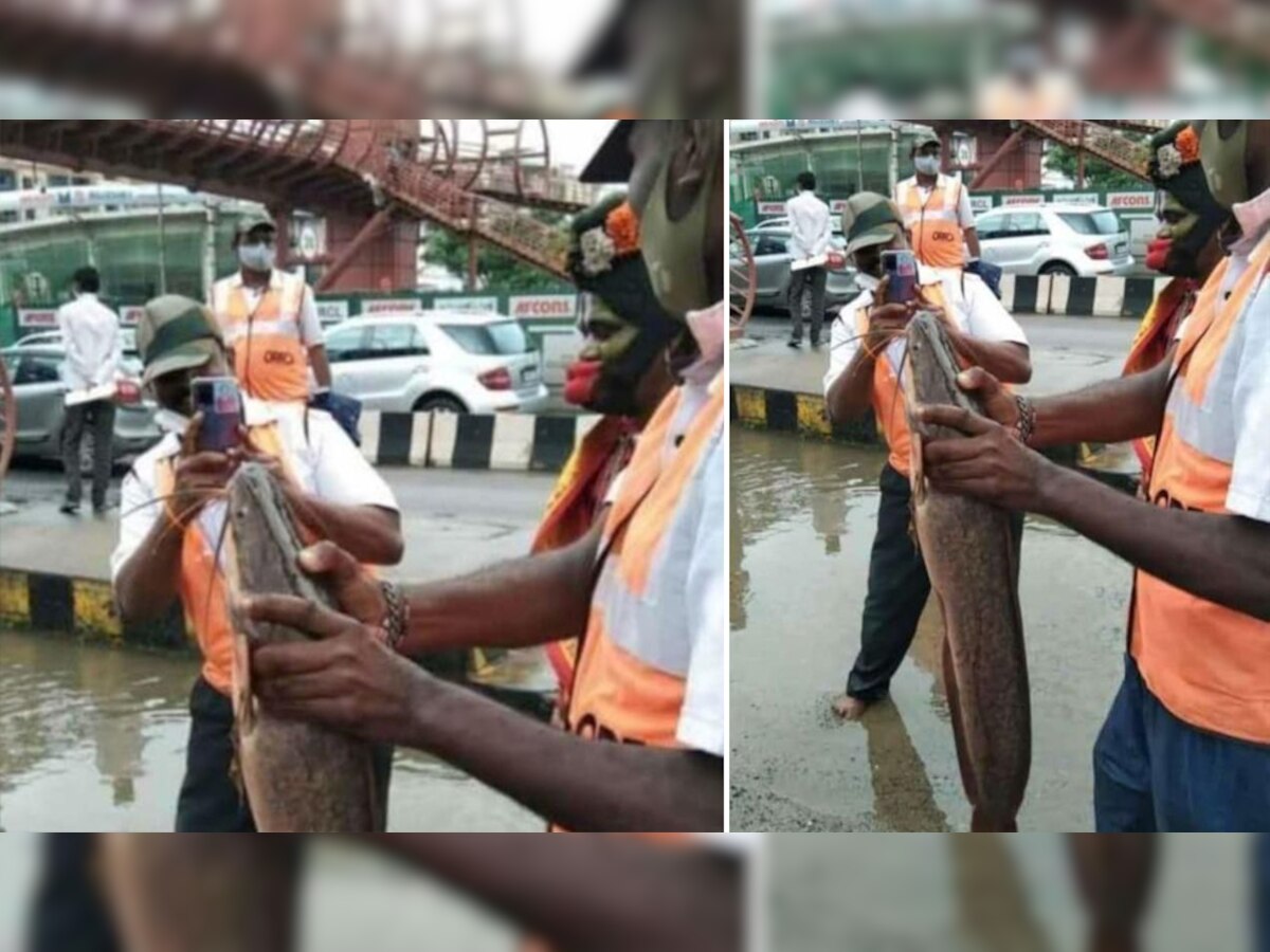 बारिश से हुआ Traffic Jam, शख्स ने सड़क पर पानी में पकड़ी मछली, यूजर्स बोले- देखो कहीं व्हेल न आ जाए