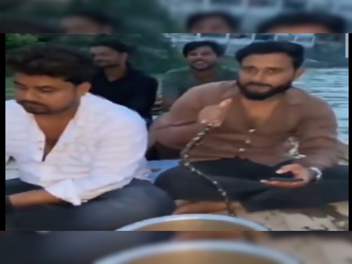 प्रयागराज: गंगा में चिकन पार्टी करने वाले तीन आरोपी गिरफ्तार, तीन दिन पहले वायरल हुआ था वीडियो