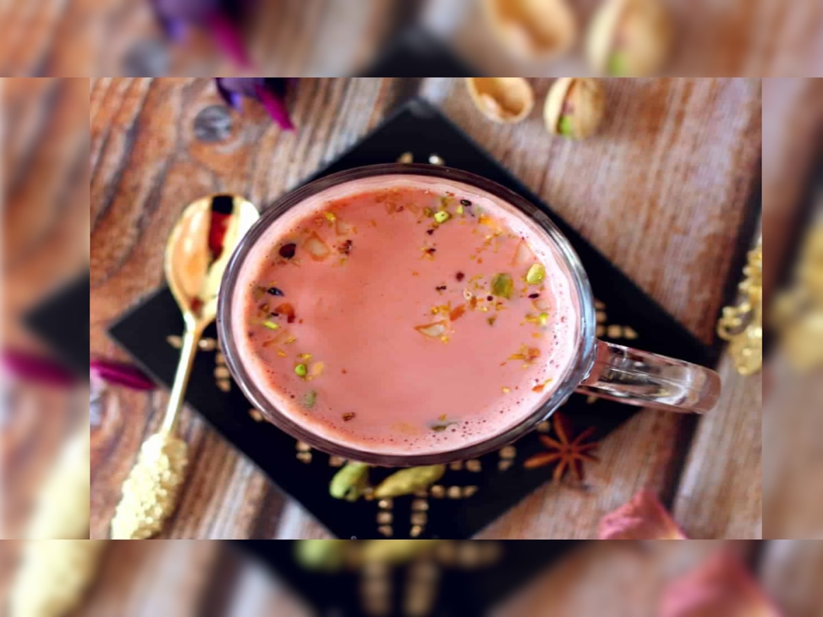Kashmiri Pink Tea : रोज़ाना की चाय से बोर हो गए हैं तो ऐसे बनाएं कश्मीरी गुलाबी चाय
