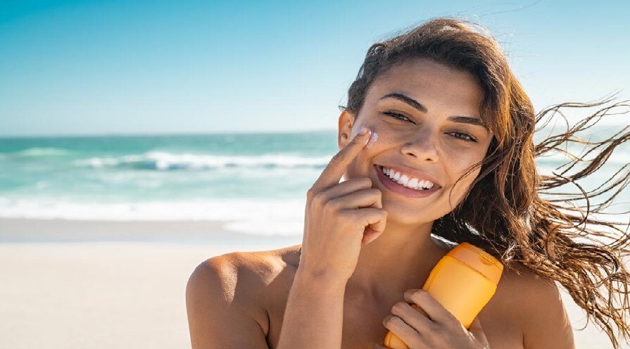 Skin Care: क्या सनस्क्रीन के इस्तेमाल से हो जाती है विटामिन 'डी' की कमी, जानें कब और कैसे करें इस्तेमाल
