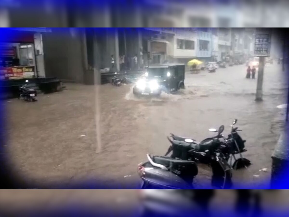 बांसवाड़ा जिले में तेज बरसात के बाद सड़कों के हाल हुए खस्ताहाल, लोग हो रहे परेशान