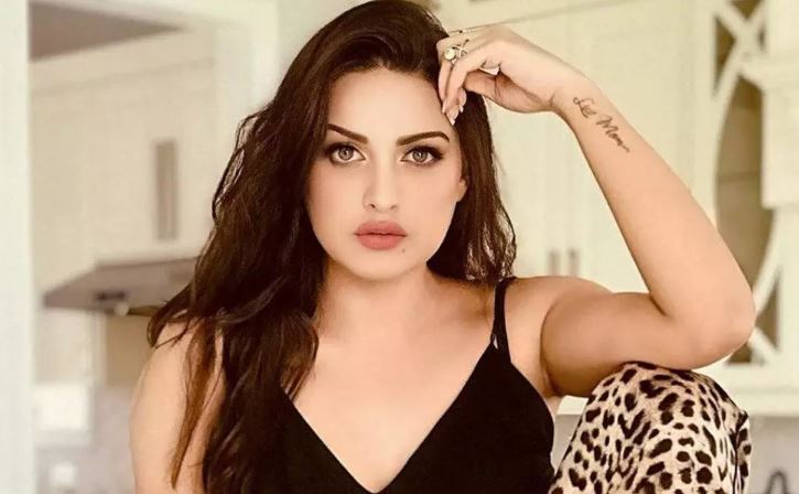 Punjabi Actress Himanshi Khurana Shared Sizzling Looks In Blue Dress पंजाबी एक्ट्रेस हिमांशी 