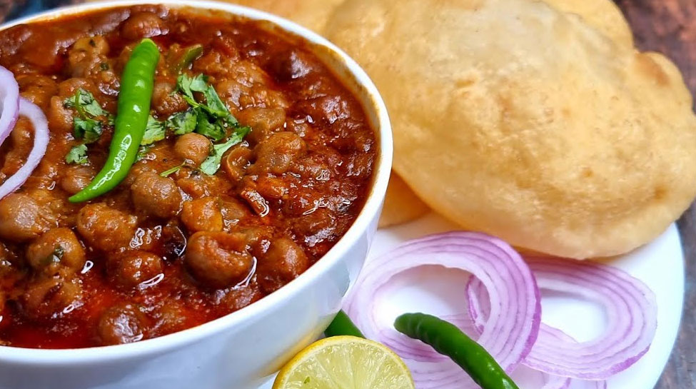 how to make chhole bhature recipe, know here punjabi chole bhature