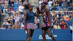 US Open: 4 साल बाद कोर्ट पर उतरीं विलियम्स बहनें, पहले ही राउंड में होना पड़ा बाहर 