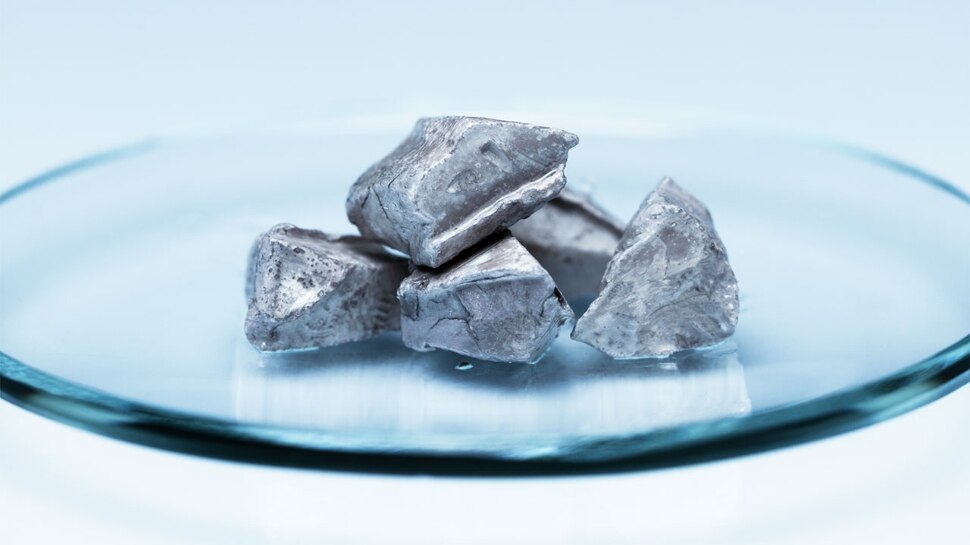 metal burns in the air, explodes in water but calm in kerosene कमाल