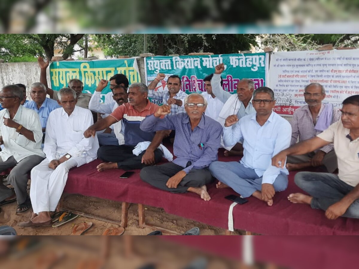 फतेहपुर में अनुदान की मांग को किसान मोर्चा का अनिश्चितकालीन धरना 11वें दिन भी जारी