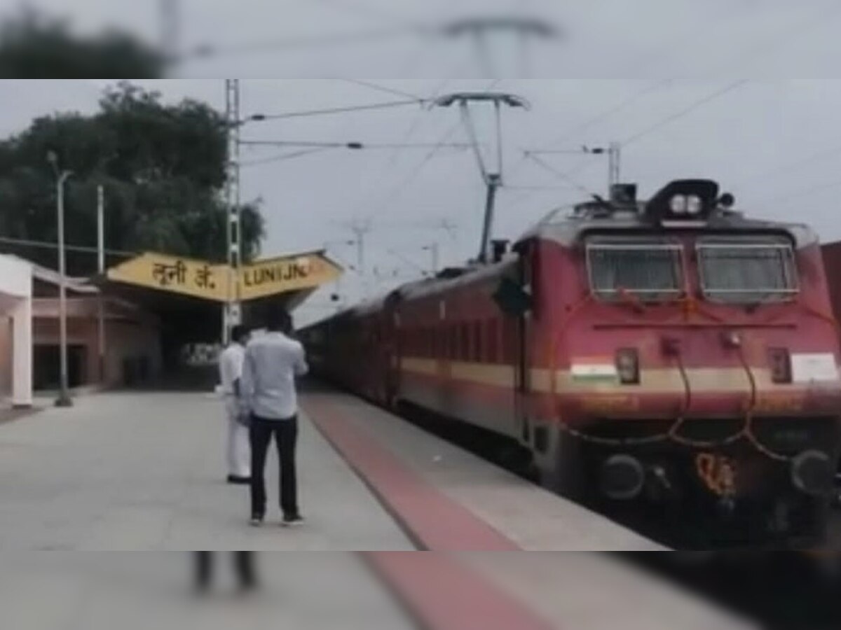 जोधपुर-समदड़ी रेल खंड इलेक्ट्रिक ट्रेन को तैयार, स्पेशल ट्रेन दौड़ाकर हरी झंडी दी  