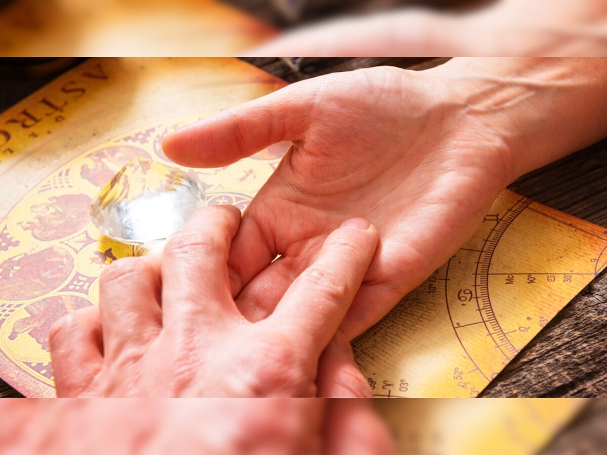 Palmistry: अगर हाथों में हैं ये रेखाएं, तो शादी के बाद अचानक बदल जाएगी किस्मत; होगी पैसों की बारिश!