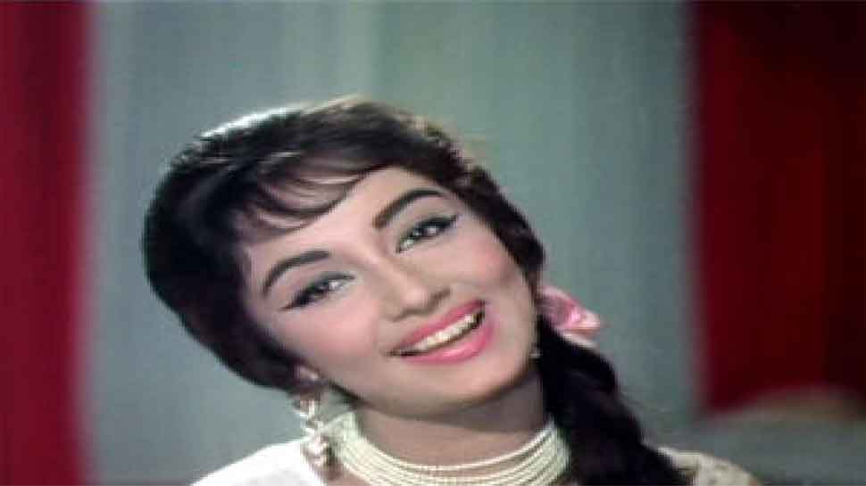 how Sadhana Shivdasani gets her unique hair style, Who helped her in  bollywood to rise her career | Sadhana Shivdasani Hair Style: साधना के  'साधना हेयरकट' के पीछे क्या है कहानी? आखिर