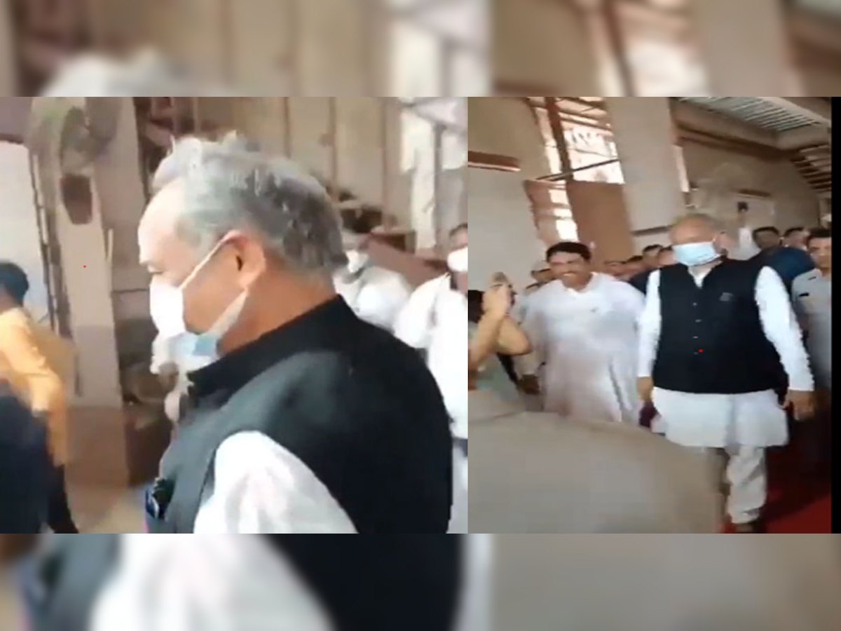 Watch Viral Video : मुख्यमंत्री अशोक गहलोत के सामने लगे मोदी-मोदी के नारे, सीएम ने दिया ऐसा रिएक्शन