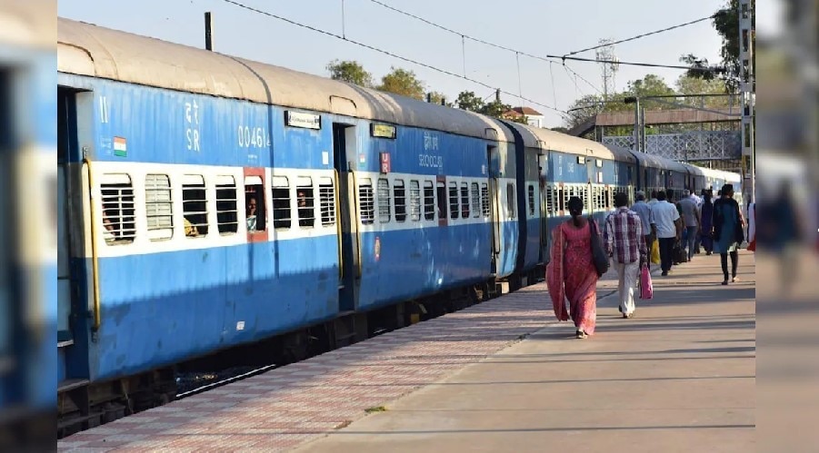 Indian Railway: देशभर में 159 ट्रेनें की गई रद्द, यात्रा से पहले चेक कर लें कैंसिल ट्रेन लिस्ट