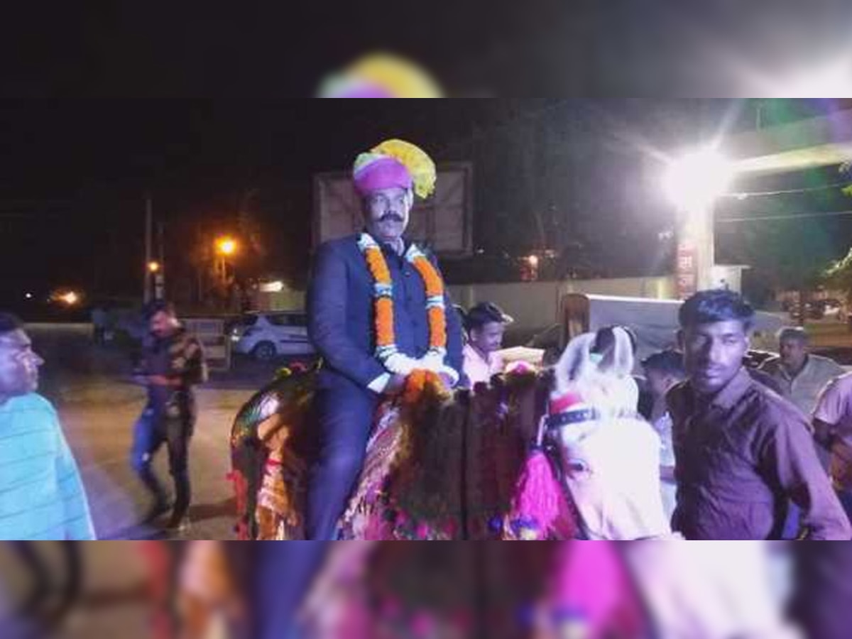 श्रीमाधोपुर के सिंघम थानाधिकारी के ट्रांसफर पर, लोगों ने घोड़ी पर बैठाकर दूल्हे की तरह दी विदाई