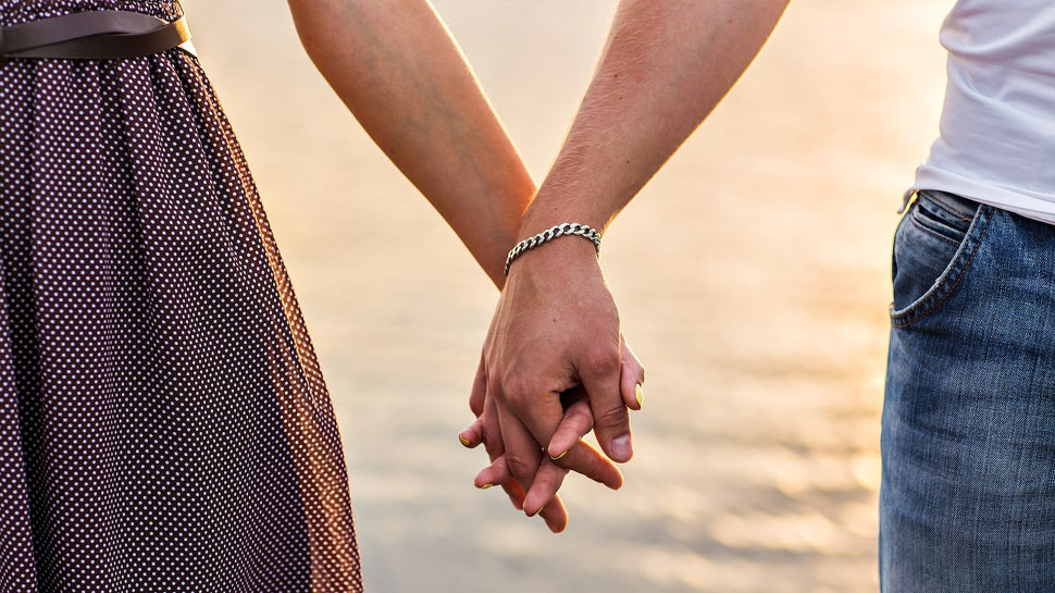 Live-in Relationship: क्यों बढ़ रहे हैं लिव-इन रिलेशन के मामले? केरल HC की टिप्पणी पर सर्वे में सामने आई ये बात