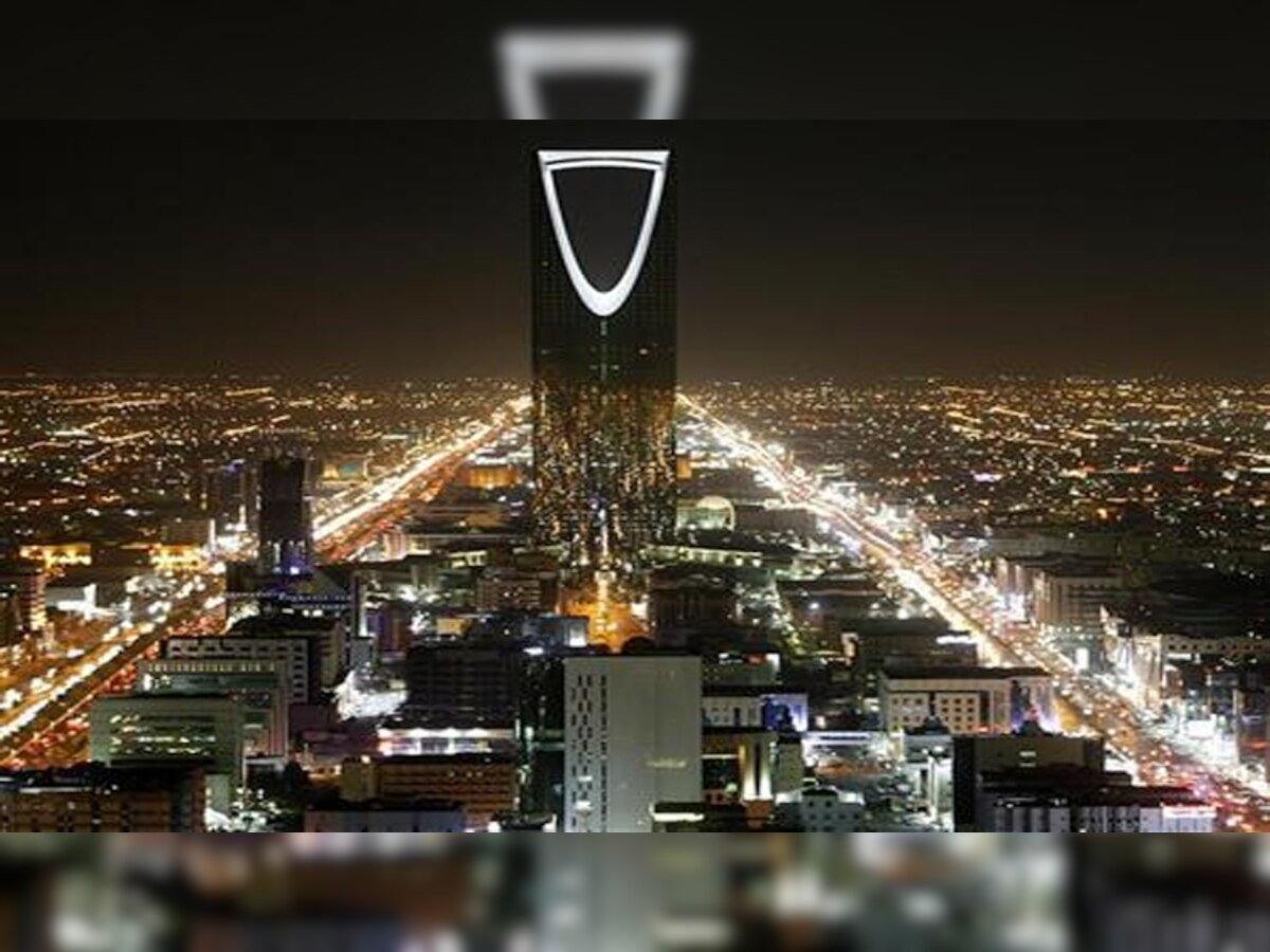 Saudi Arabia: सऊदी अरब की अर्थव्यवस्था ने पूरी दुनिया को चौंकाया, बड़े-बड़े दिग्गज रह गए पीछे, पढ़ें ये रिपोर्ट