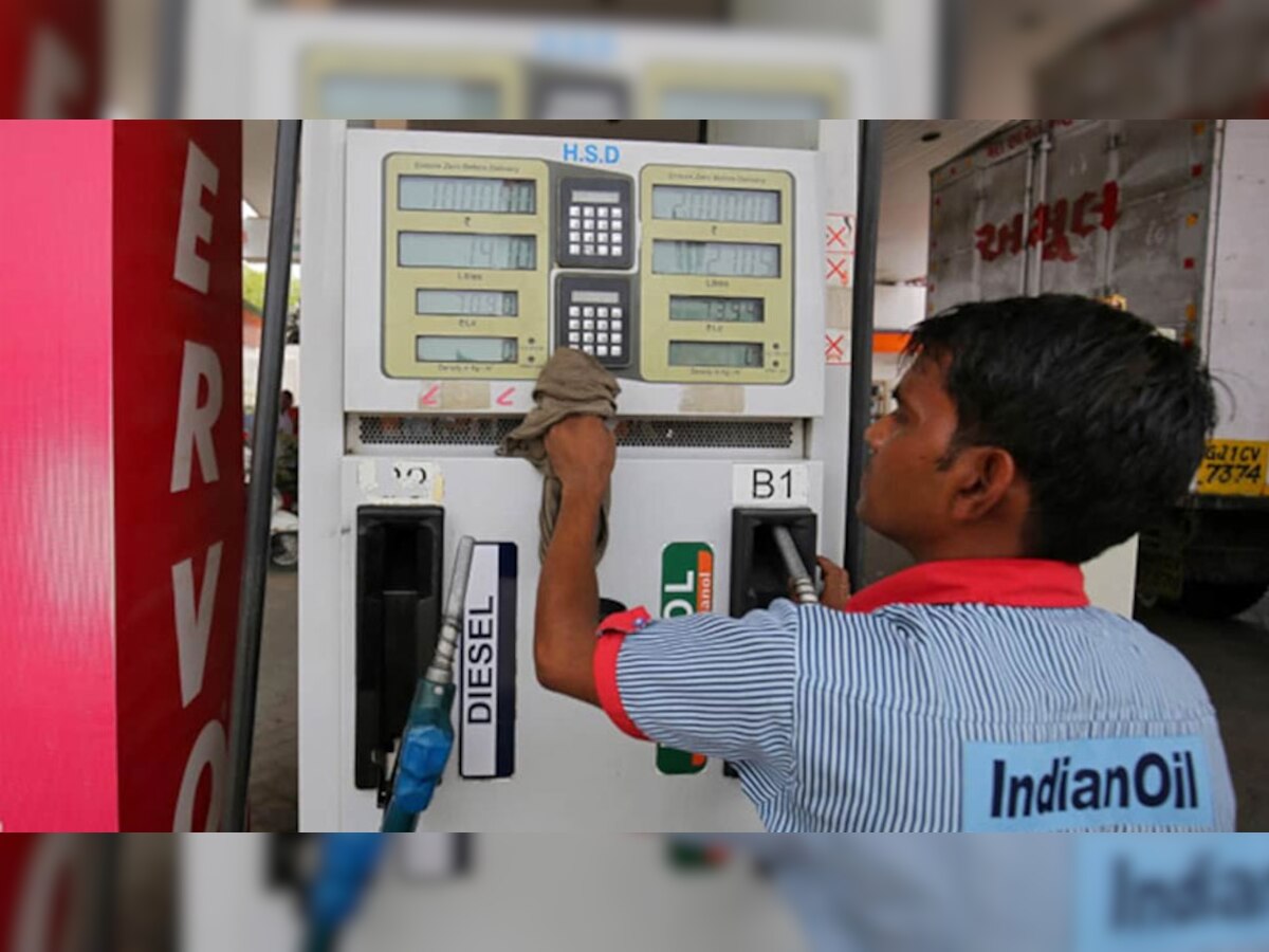 Petrol-Diesel Price: कच्चे तेल की कीमतों में आई बड़ी गिरावट, अब सस्ता हो जाएगा पेट्रोल-डीजल?