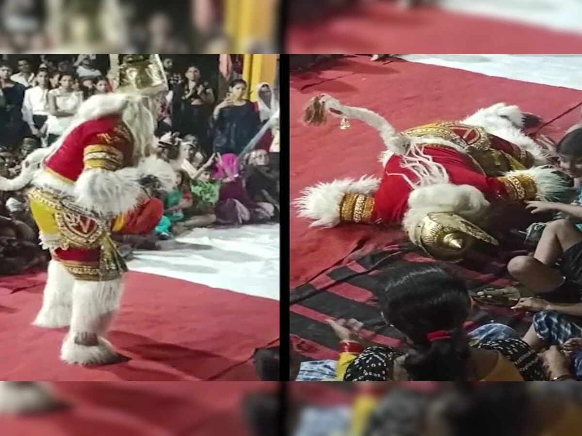 गणेश चतुर्थी: हनुमान के भेष में गणेश पंडाल में डांस कर रहा युवक गिरा, देखें लाइव मौत का वीडियो 