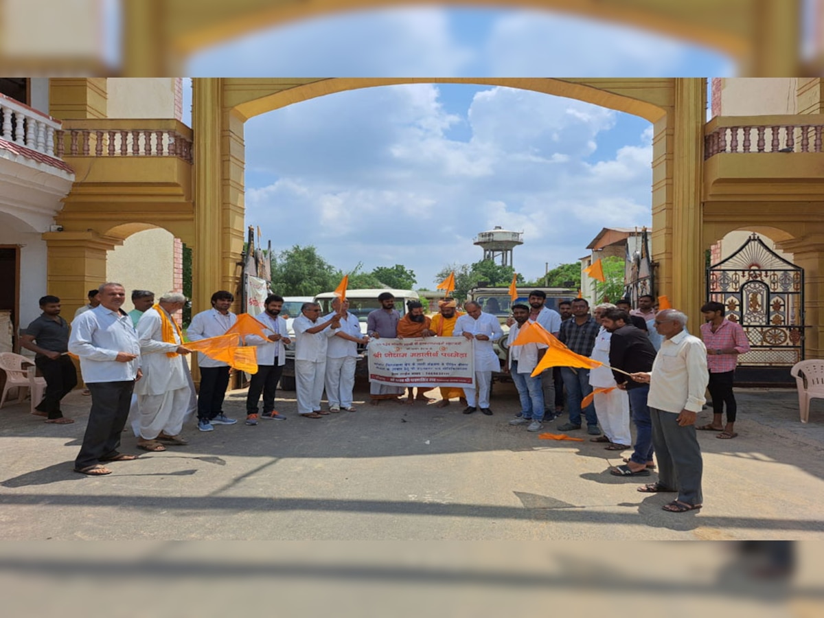 चल गौ चिकित्सालय की गाड़ियां रवाना