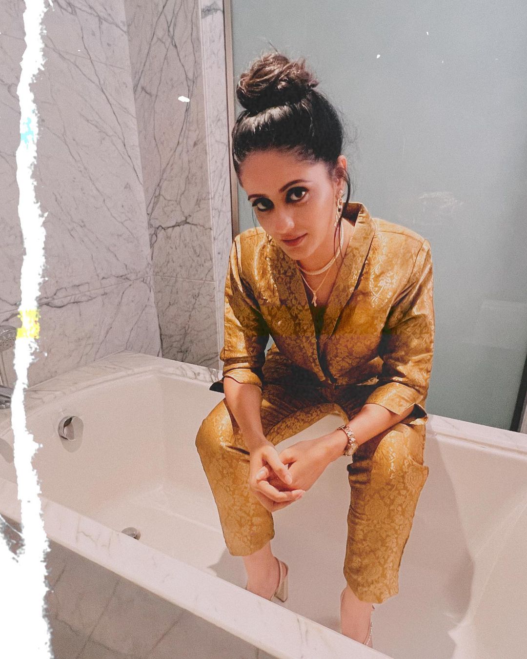 Ghum Hai Kisikey Pyaar Meiin Sai Aka Ayesha Singh Crosses Boldness Limit Sit In Bath Tub Gives 2243