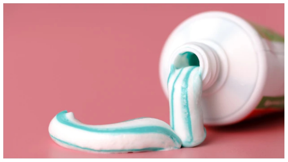 Toothpaste Uses To Get Rid Of Stains Home Remedies |Home Remedy: सिर्फ ...