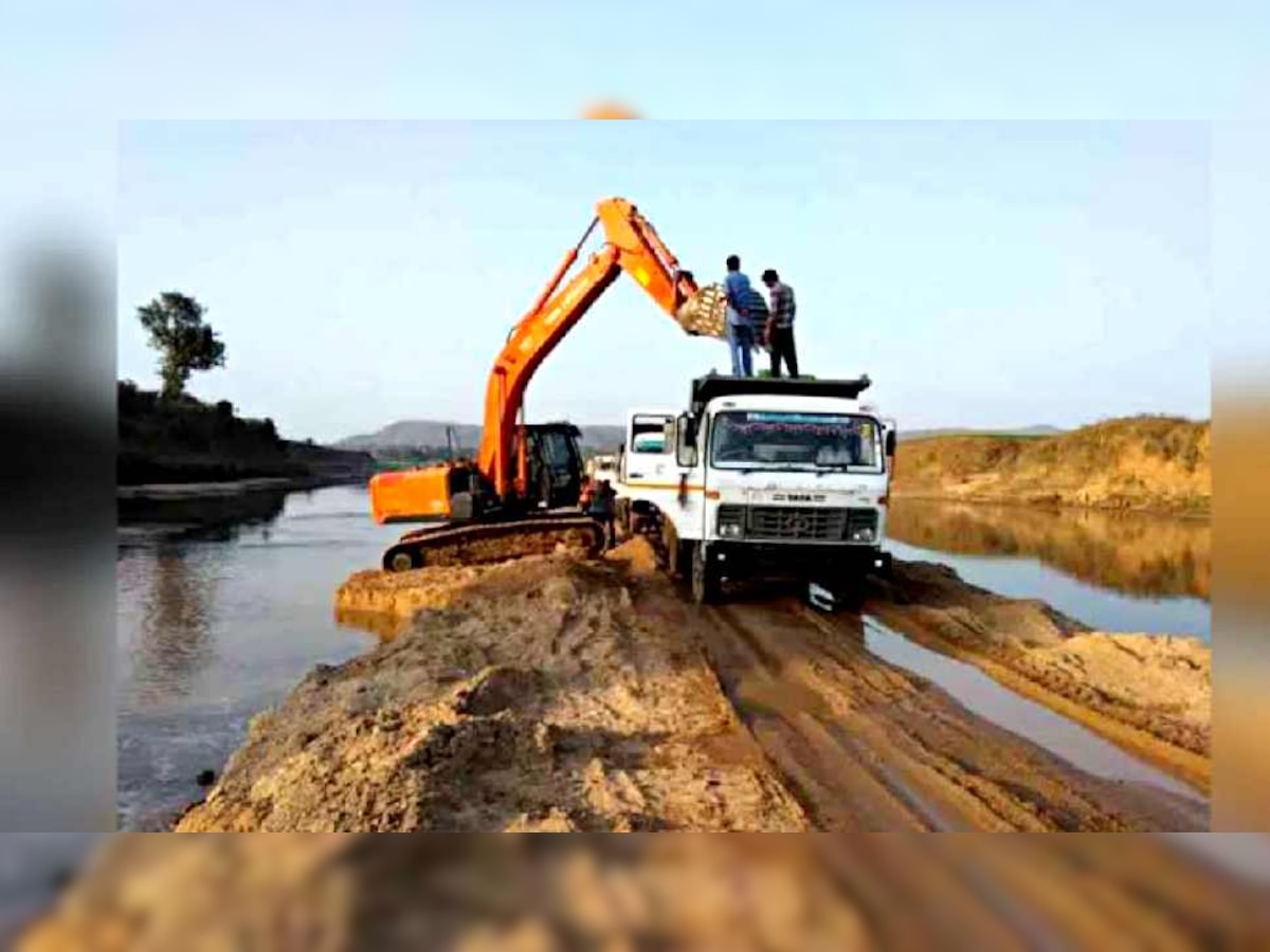 Dhamtari: बारिश के कारण खदानें बंद, धमतरी में नेताओं के सह में हो रहा अवैध उत्खनन