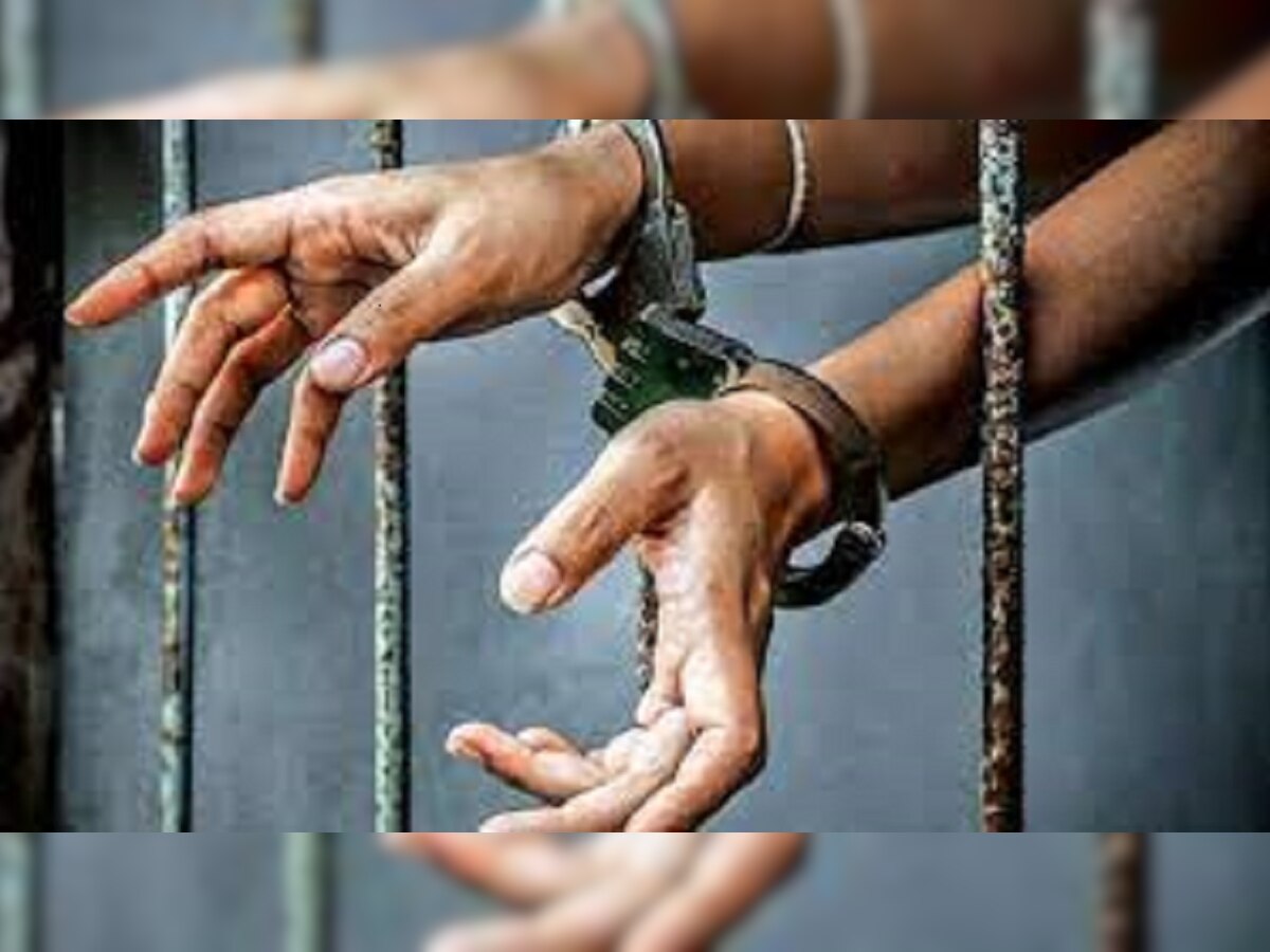 Bihar News: नवादा में पुलिस ने 36 विदेशी शराब बोतल को किया जब्त, 2 तस्कर भी गिरफ्तार