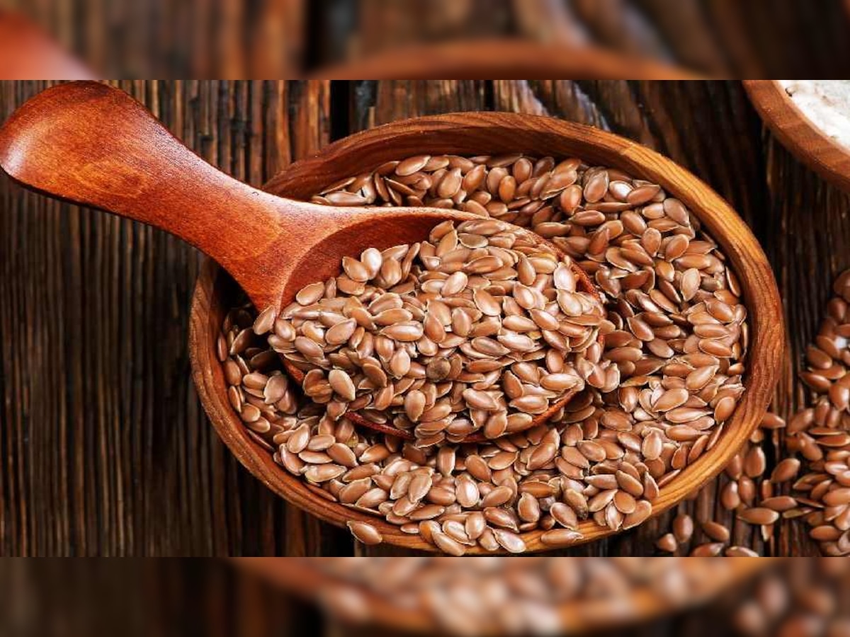 flax seeds benefits: जवान रहने के लिए ऐसे करें 1 चम्मच अलसी का सेवन, फिर देखें फायदे